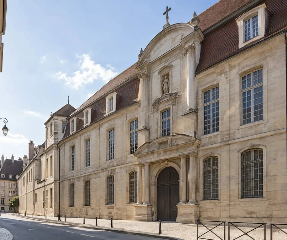 Bibliothèque patrimoniale et d’étude de Dijon dans l’ancien collège jésuite des Godrans